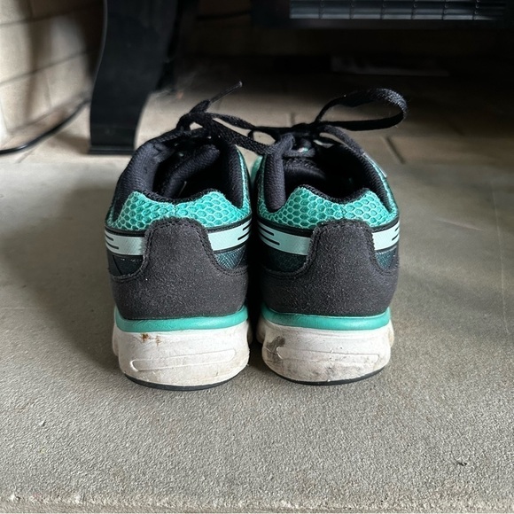 Puma women’s walking athletic shoes size 7 - Picture 3 of 8